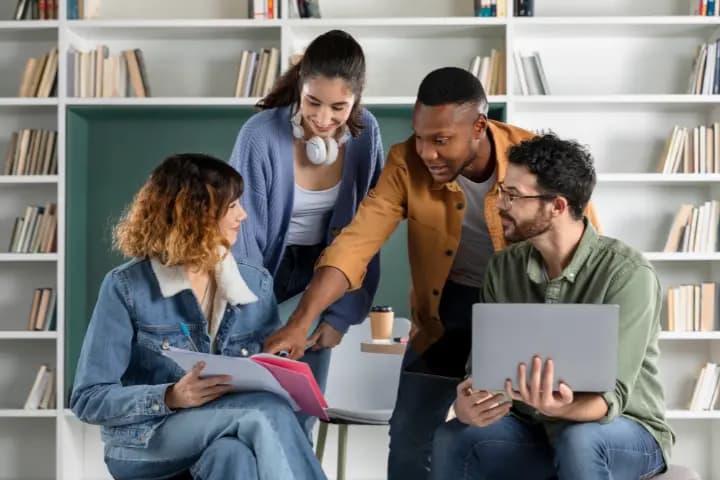 Collaborative Learning: Pengertian, Contoh dan Manfaatnya di Tempat Kerja